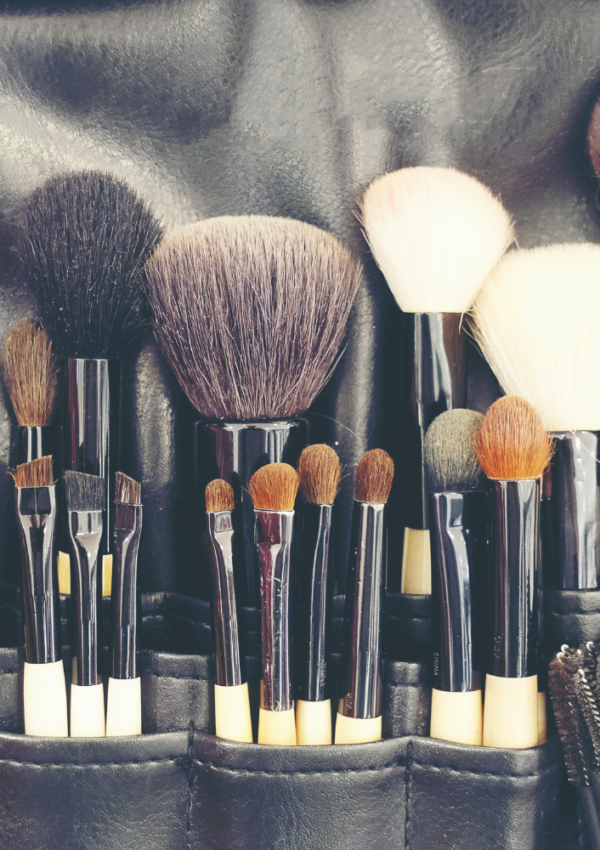 6 Beauty Tools For Your Minimal Makeup Style