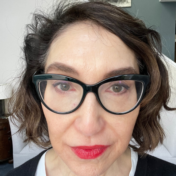 What Makeup To Wear With Glasses. 5 Best Tips Over